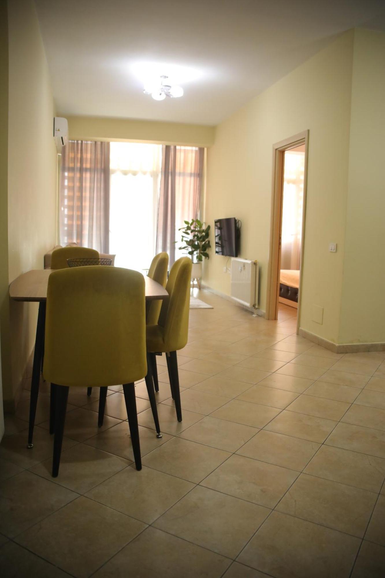 Pleasant Apartment With Free Dedicated Parking In Komuna E Parisit Tirana Exterior photo