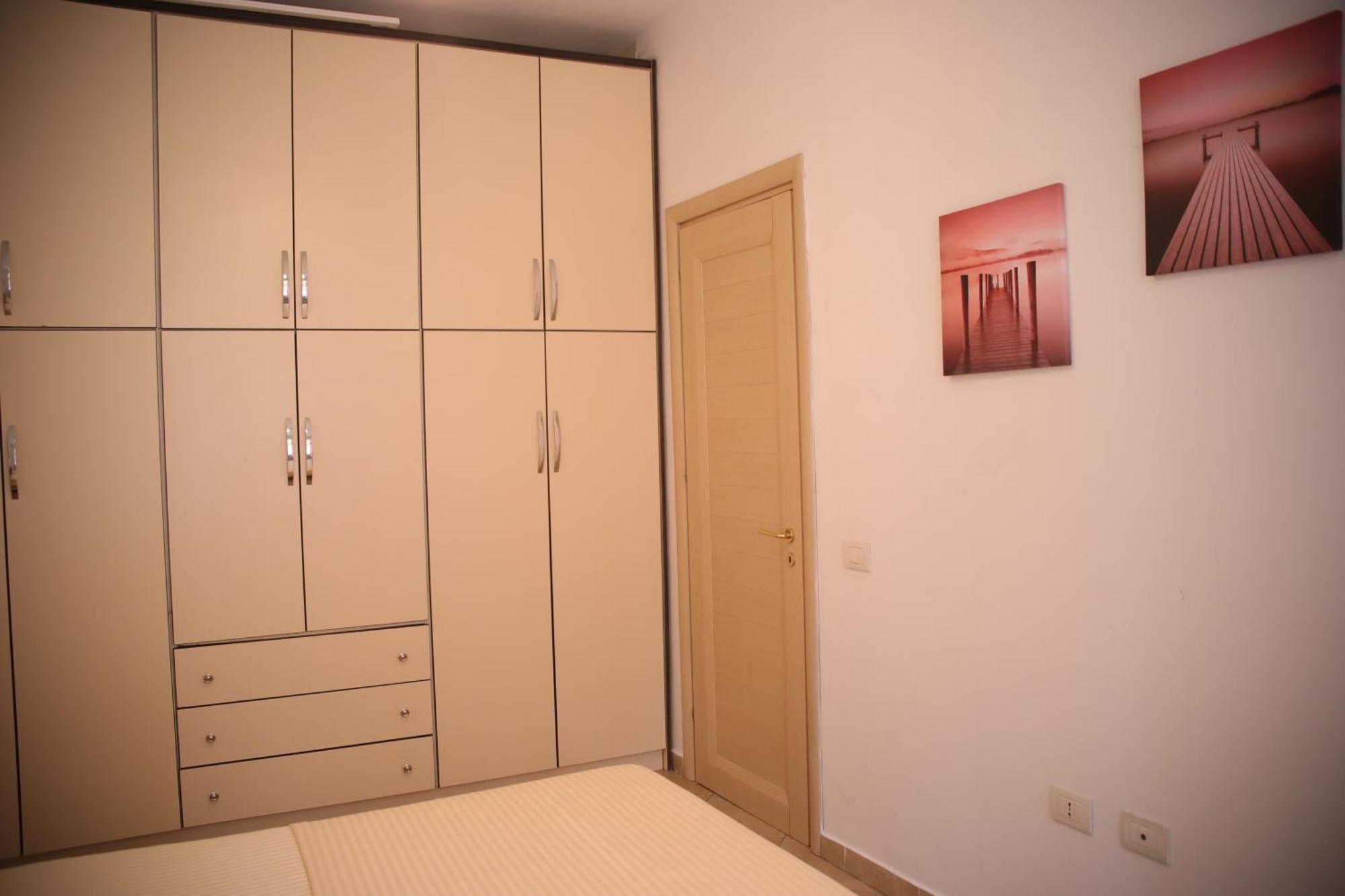 Pleasant Apartment With Free Dedicated Parking In Komuna E Parisit Tirana Exterior photo